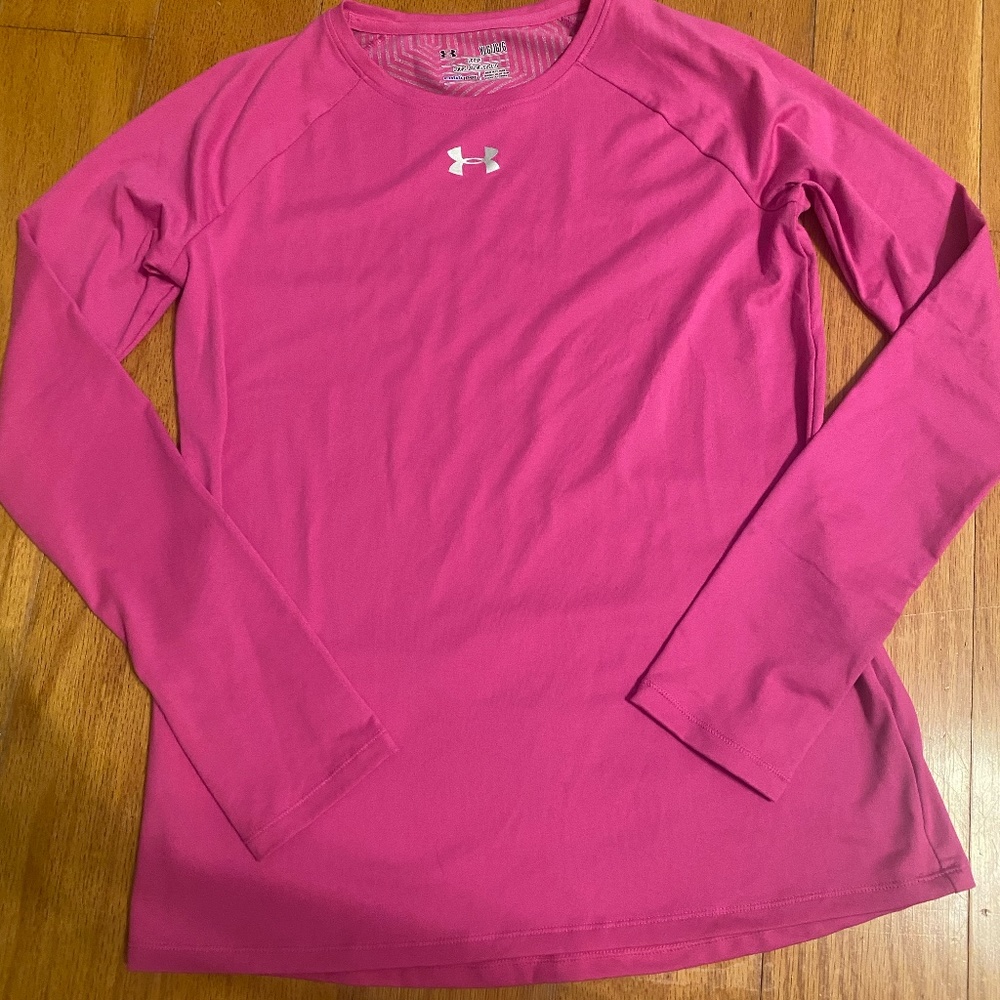 Girl's Under Armour top